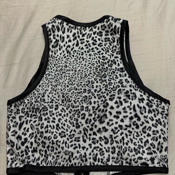 Two piece leopard print set. - Picture 7 of 8